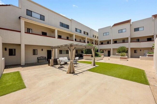 Foto del edificio - 2605 Enfield Rd