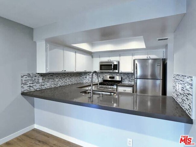 Foto del edificio - 1242 McClellan Dr