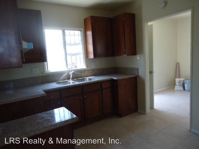 Foto del edificio - 628-6363 S Bonnie Beach Pl