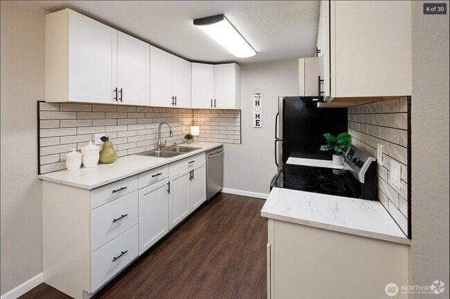 Building Photo - 16817 Larch Way