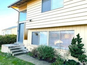 Building Photo - 1615 Trenton Ave
