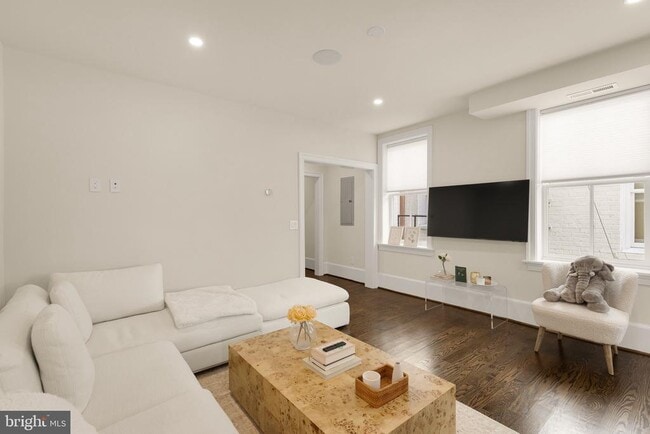 Building Photo - 1305 30th St NW