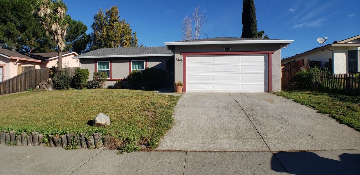 Primary Photo - Freshly remodeled 3 bedroom, 1 bath home