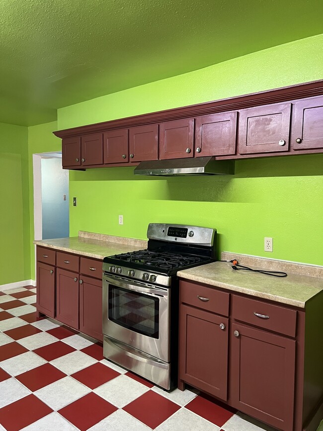 Building Photo - 9314 Valley Stream