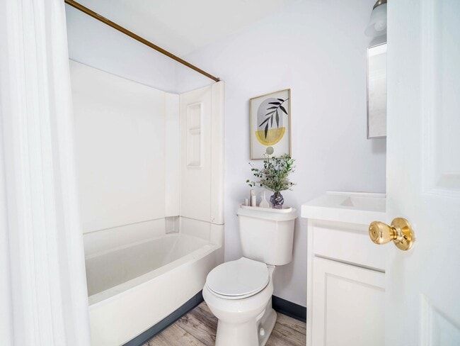 Interior Photo - Maplewood Central