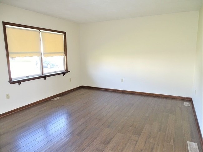Building Photo - 582 Voganville Rd