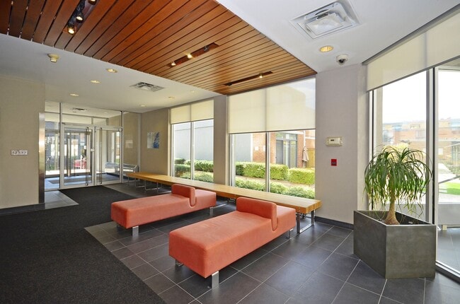 Photo du bâtiment - 798 Richmond Street West