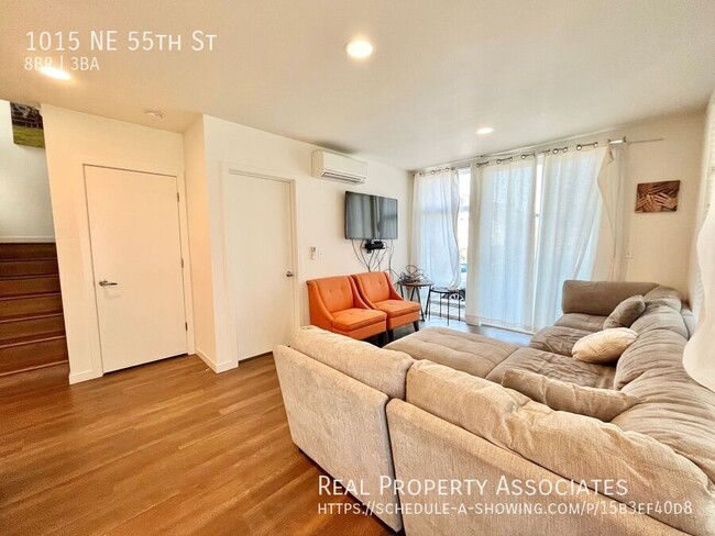 Foto del edificio - 1015 NE 55th St