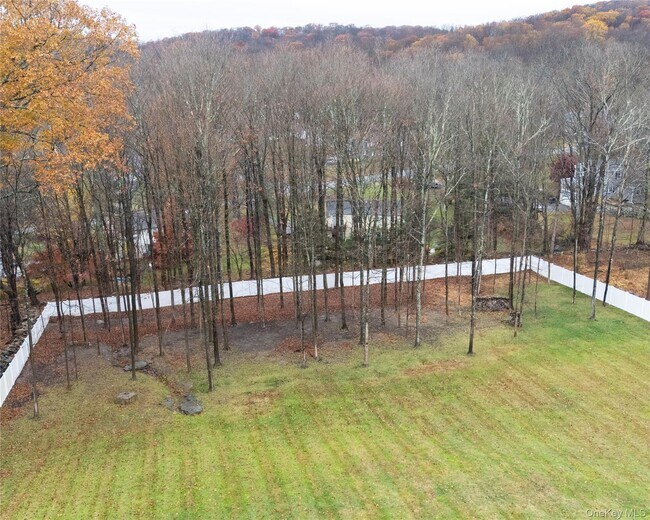 Foto del edificio - 49 Cherry Hill Rd