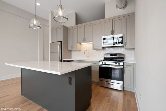 Foto del edificio - Top Floor 1 Bed 1 Bath Pet Friendly New Co...