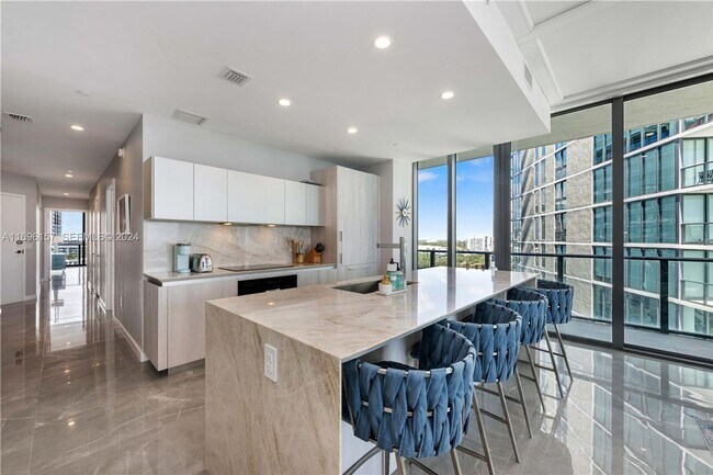 Foto del edificio - 480 NE 31st St