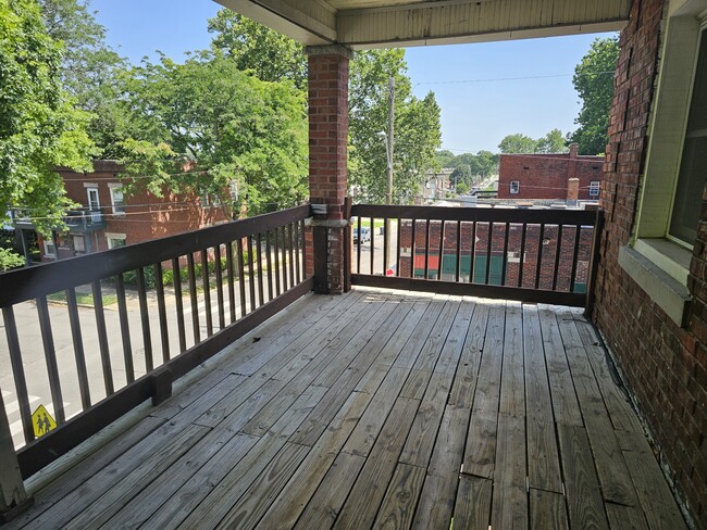 Balcony - 336 Brooklyn