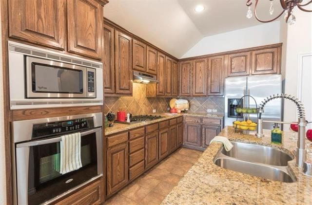 Foto del edificio - 8617 Laughing Waters Tr