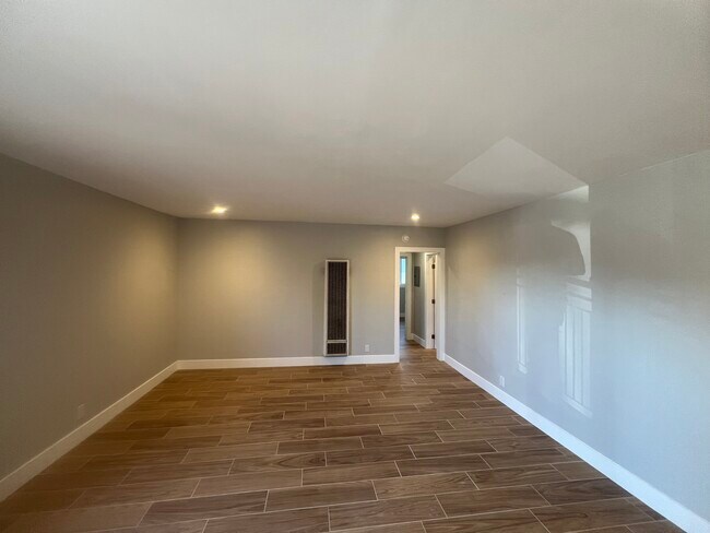 Foto del edificio - 14921 Vanowen St