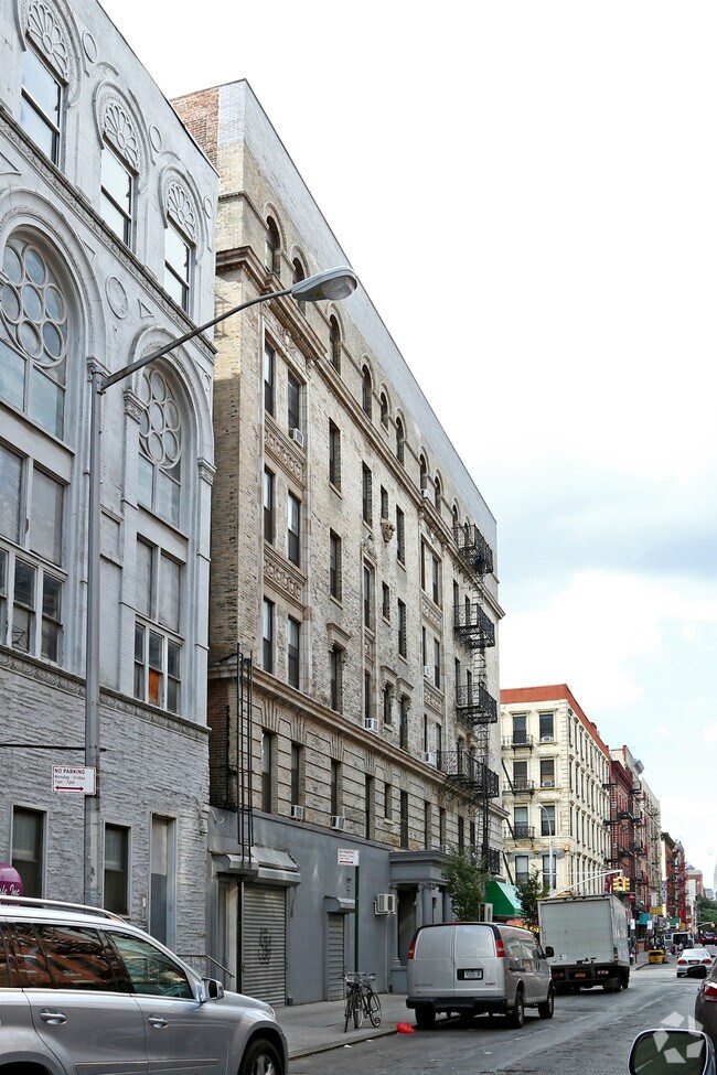 Building Photo - 289 Grand St