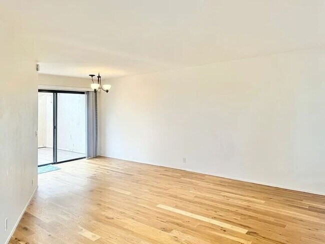 Foto del edificio - 8316 Via Sonoma