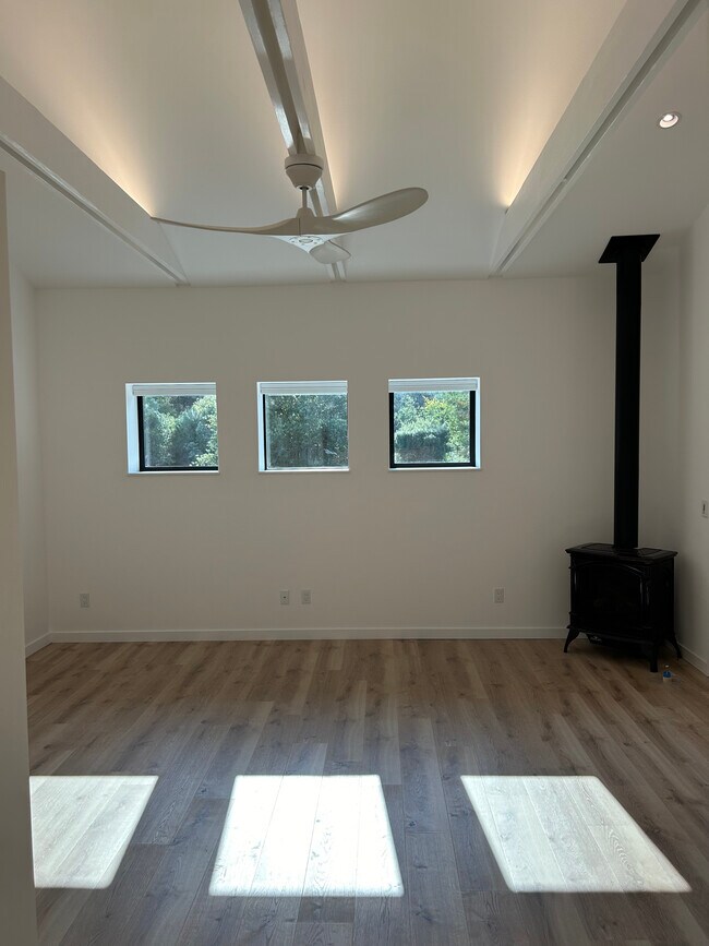 Estudio con vista al oeste - 16575 Franklin Rd