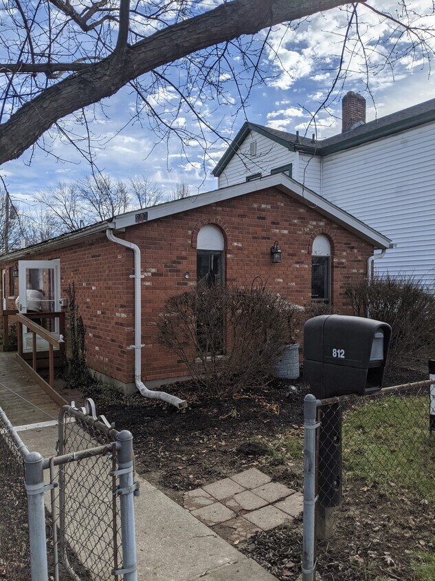 Front - 812 Cleveland Ave