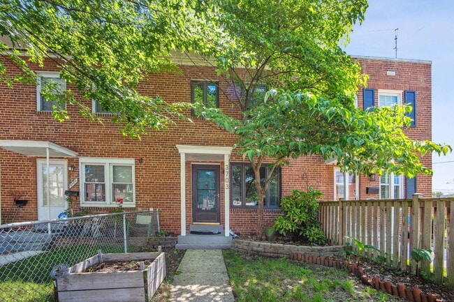 Building Photo - 3 Bed 2 Bath in the Sought After Neighborh...