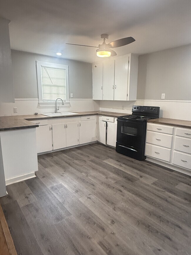 Foto del edificio - 916 E 6th St