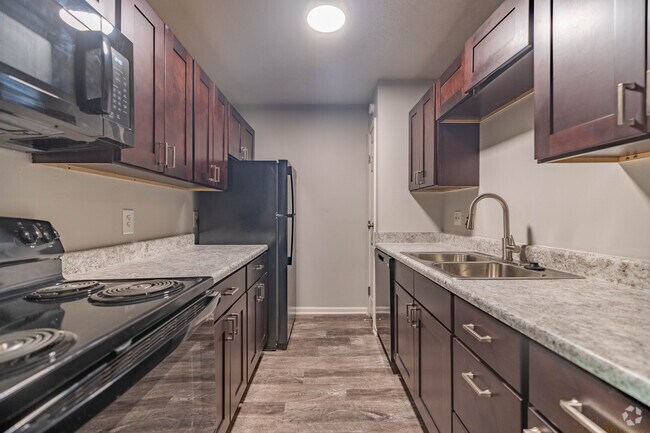 Apartamentos Crown Crossing - Cocina, 2 habitaciones, 1 baño, 925 pies cuadrados - Crown Crossing Apartments