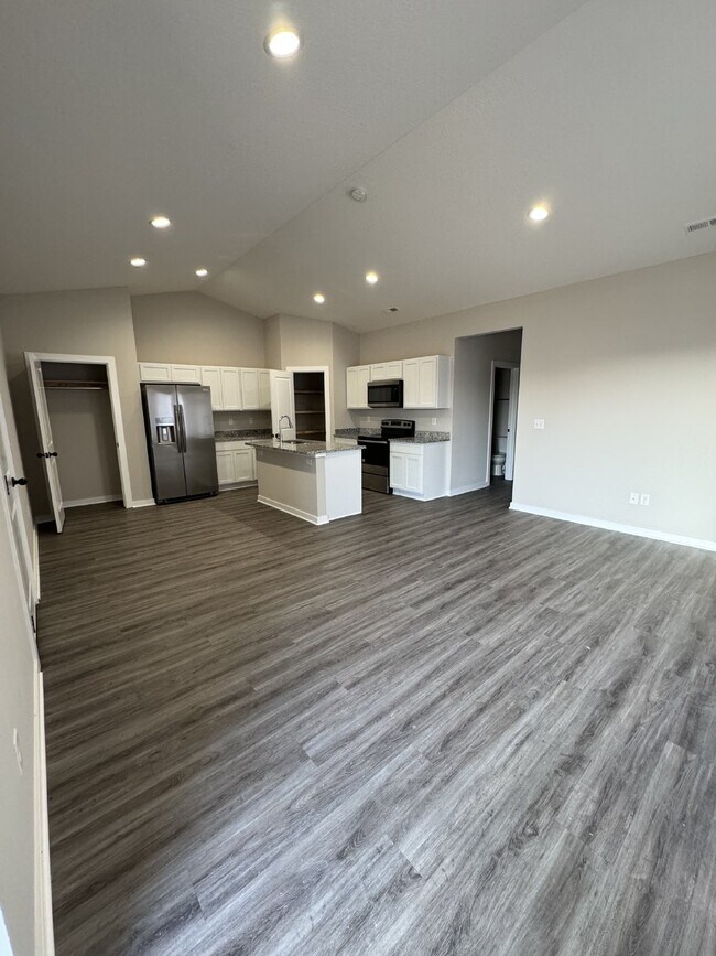 Foto del edificio - Take a tour of this beautiful home today!