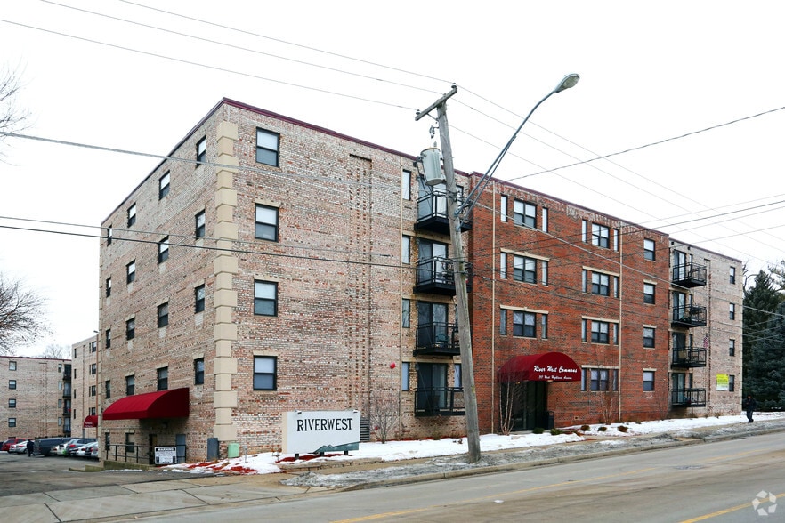 River West Commons Rentals Elgin, IL