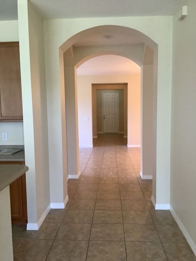 Foto del edificio - NEWBURY PARK -9157 Leeland Archer Blvd. Or...