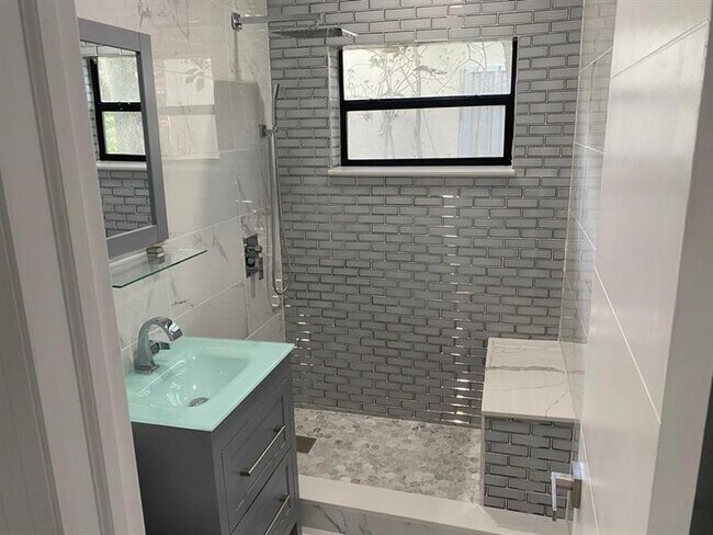 Foto del edificio - 1023 SW 15th Terrace