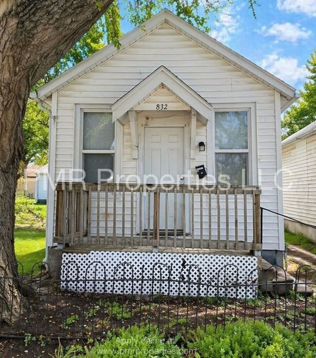 Building Photo - 832 Warsaw Ave