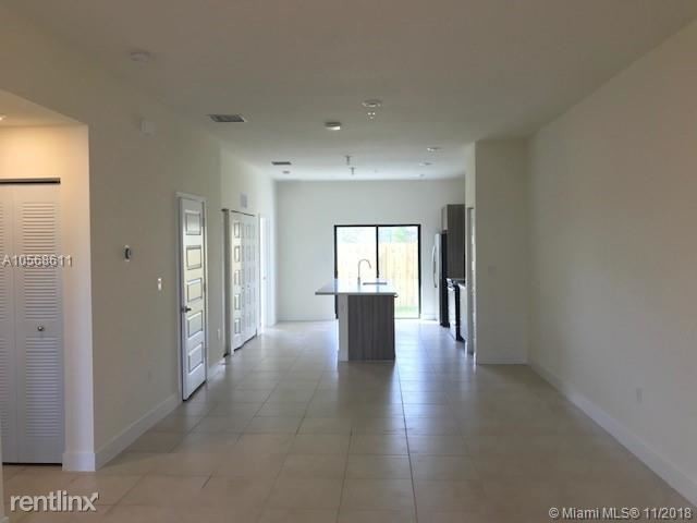 Building Photo - 2 br, 2.5 bath  - 7815 NW 104th Ave Apt 8