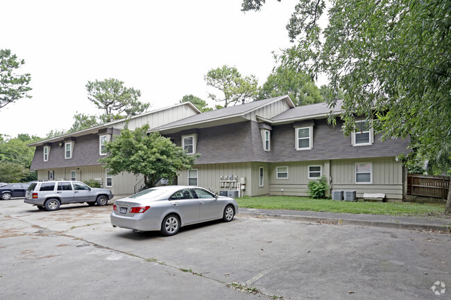 Building Photo - 1641 N Oakland Ave