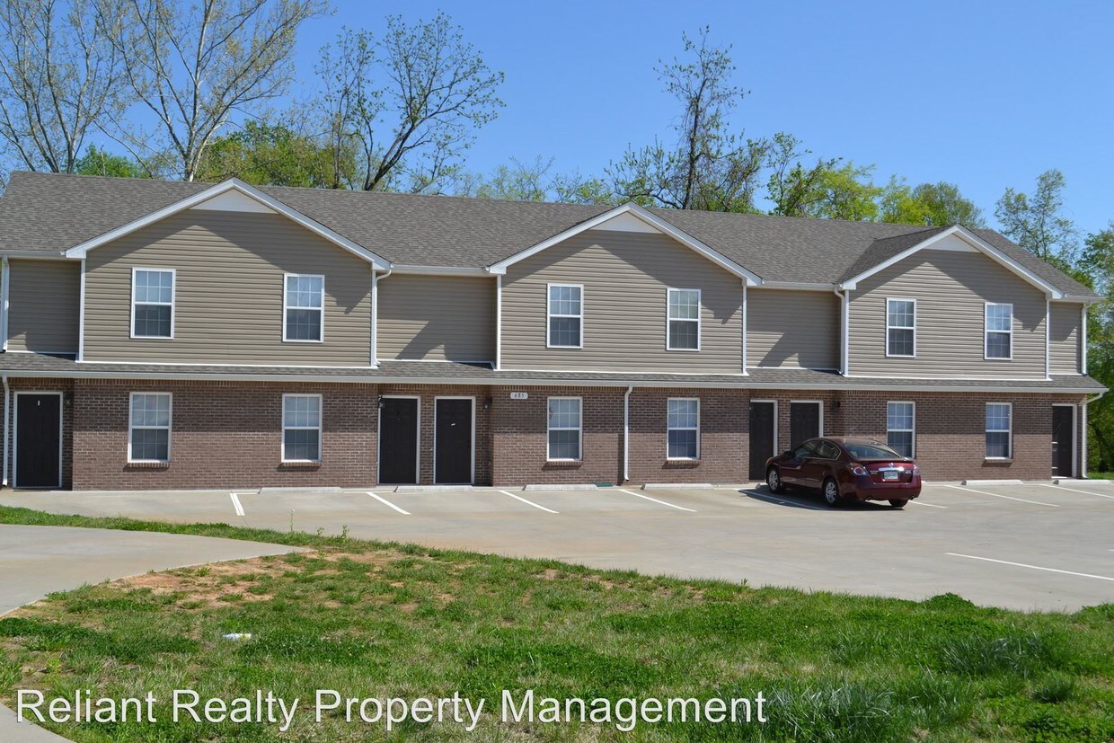 Primary Photo - 685 Oliver Loop