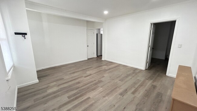 Foto del edificio - 354 W 2nd St