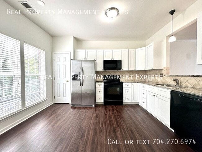 Building Photo - 12757 Bullock Greenway Blvd