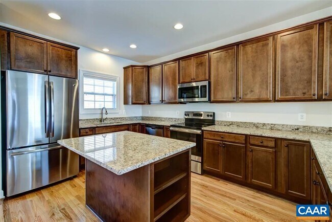 Foto del edificio - 2402 Winthrop Dr