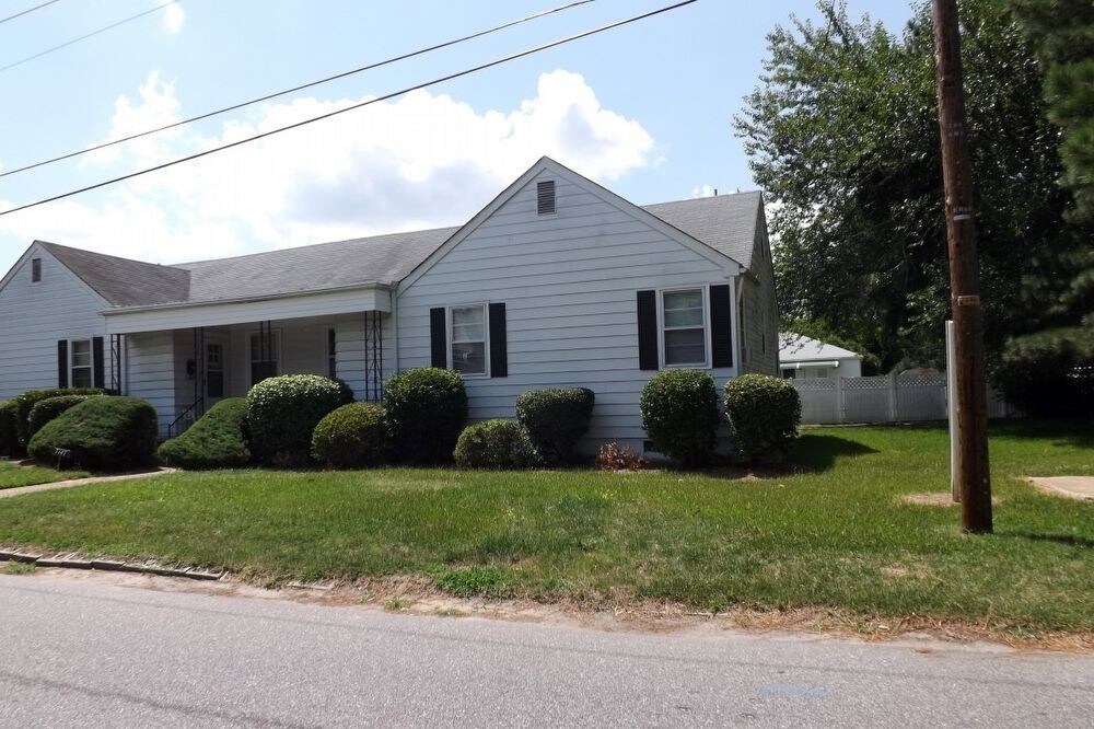 Foto principal - 7147 Midfield St B