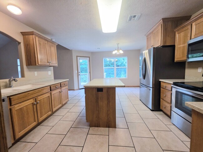Foto del edificio - 606 Highland Ridge Dr
