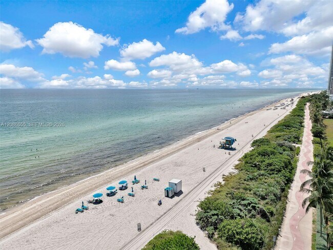 Foto del edificio - 6767 Collins Ave