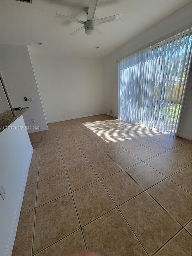 Foto del edificio - 8938 SW 19th St