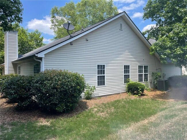 Building Photo - 3028 Express Ln NE