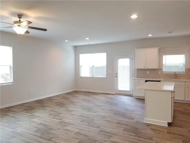 Photo - 102 Mansie Park Dr House