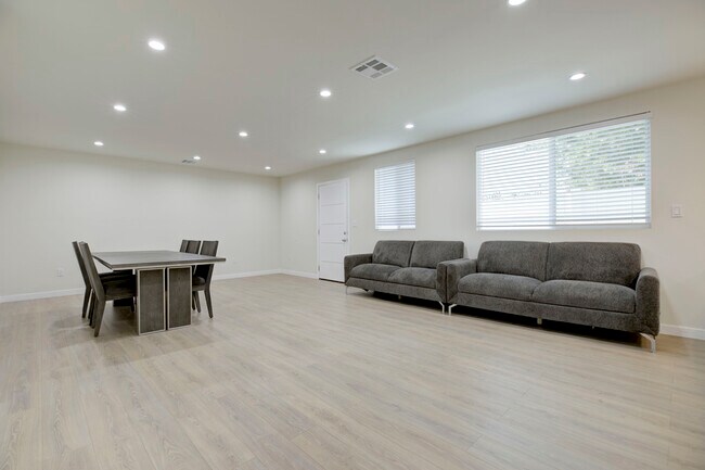 Building Photo - 7711 Forsythe St