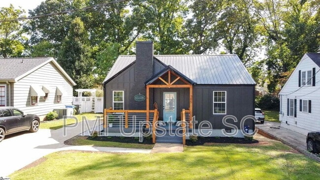 Photo - 105 McMakin Dr House