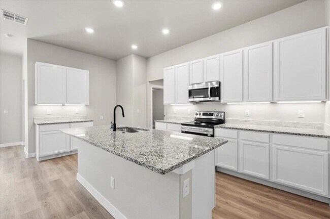 Building Photo - Perfect 4 bedroom 2 bath Home in South Lubbock