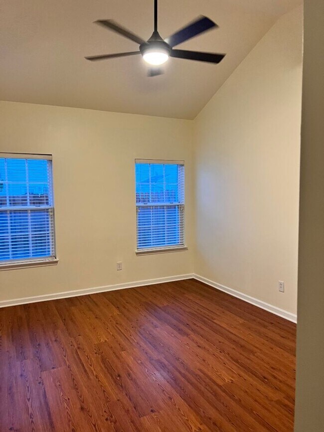 Foto del edificio - Hardison Hills 1 Level condo