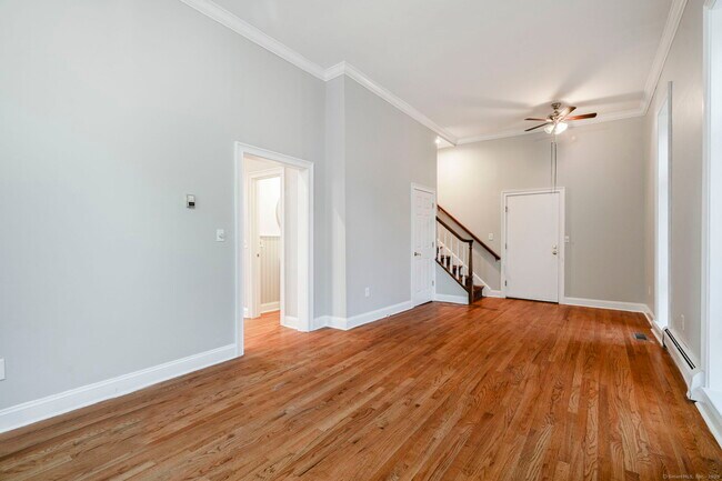Foto del edificio - 300 Soundview Ave