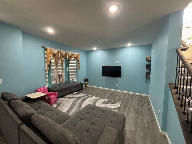 Foto del edificio - 708 Alban Aly