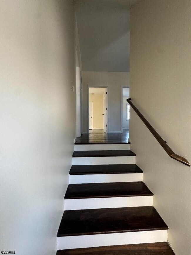 Foto del edificio - 329 Orange Rd