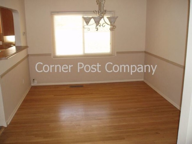 Building Photo - 4 Bedroom Home In Nob Hill